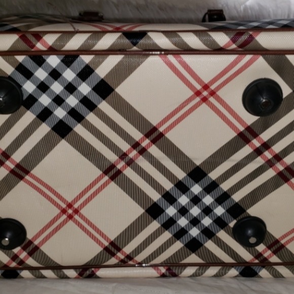 Beautiful Rolling Luggage for Carry-Ons - Picture 10 of 14